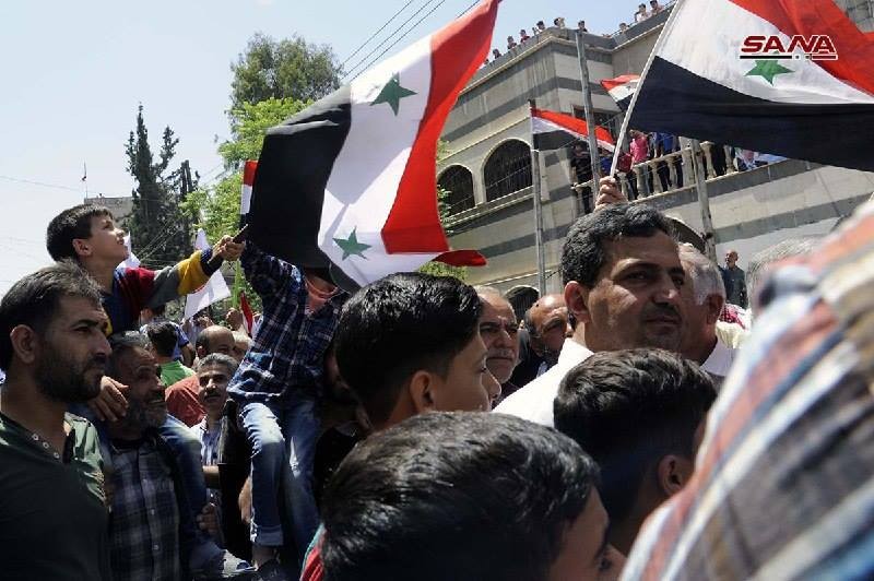 Quân đội Syria thượng cờ trong 3 quận ven Damascus sạch bóng thánh chiến ảnh 6 Quân đội Syria thượng cờ trong 3 quận ven Damascus sạch bóng thánh chiến ảnh 6