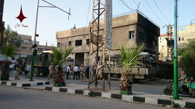 Một số binh si Syria bị bắt giữ vì đã cướp bóc ở quận Trại tị nạn Yarmouk và Hajar Al-Aswad. Một số binh si Syria bị bắt giữ vì đã cướp bóc ở quận Trại tị nạn Yarmouk và Hajar Al-Aswad.