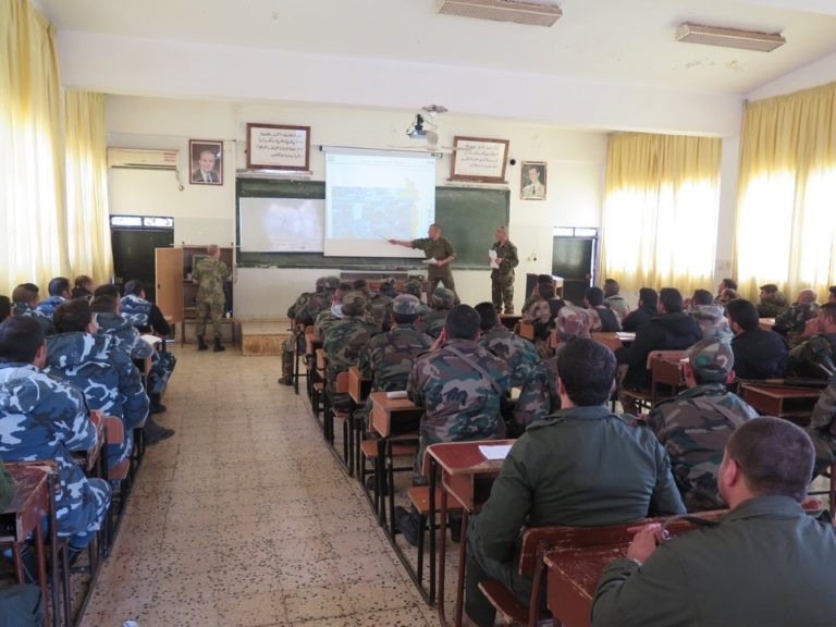 Các đơn vị quân đội Syria huấn luyện chiến đấu tấn công dưới sự cố vấn của các huấn luyện viên Nga ở Daraa. Ảnh minh họa South Front Các đơn vị quân đội Syria huấn luyện chiến đấu tấn công dưới sự cố vấn của các huấn luyện viên Nga ở Daraa. Ảnh minh họa South Front