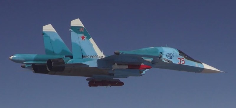 Máy bay ném bom Su-34 mang bom bay có độ chính xác cao. Ảnh RG Máy bay ném bom Su-34 mang bom bay có độ chính xác cao. Ảnh RG