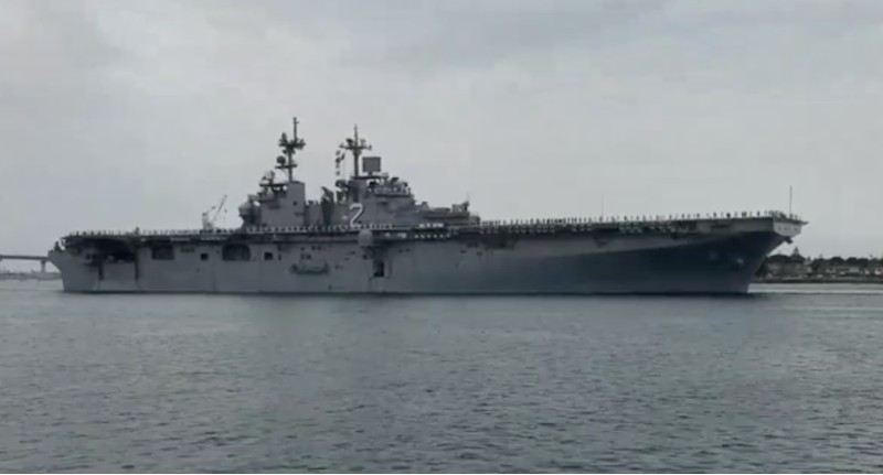 Tàu đổ bộ trực thăng USS Essexm được biên chế không đoàn F-35B Lighting II Tàu đổ bộ trực thăng USS Essexm được biên chế không đoàn F-35B Lighting II