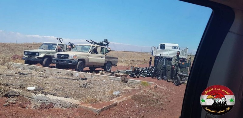 Những vũ khí lực lượng Hồi giáo cực đoan bàn giao cho quân đội Syria. Ảnh lữ đoàn Diều hâu Quneitra, NDF Những vũ khí lực lượng Hồi giáo cực đoan bàn giao cho quân đội Syria. Ảnh lữ đoàn Diều hâu Quneitra, NDF