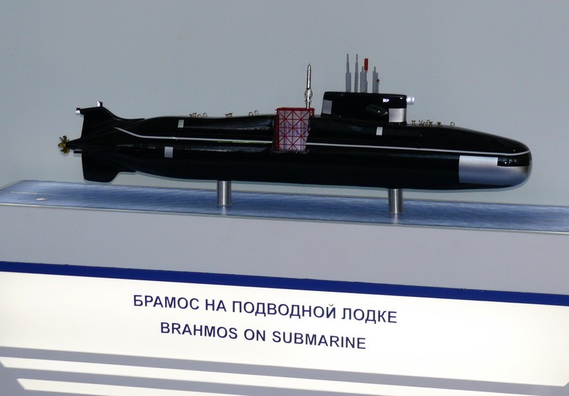Tàu ngầm dự án Amur-1650, được trang bị tên lửa siêu âm BrahMos, phương án của Rubin. Ảnh Bastion-karpenko.narod.ru