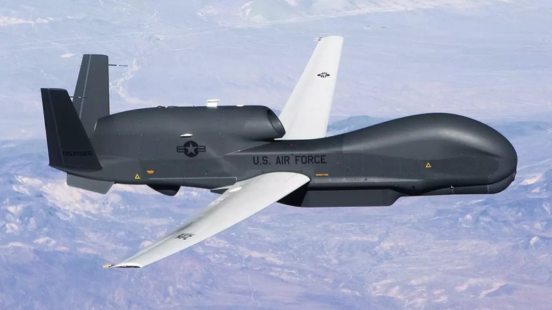 Máy bay trinh sát không người lái tầm cao RQ-4 Global Hawk. Ảnh minh họa The Driver