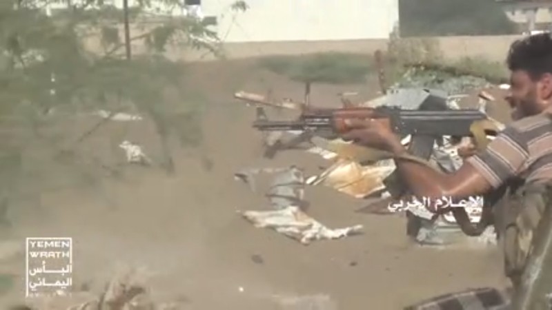 Chiến binh Houthi chiến đấu đánh trả liên minh quân sự Ả rập ở Yemen. ảnh video truyền thông Houthi