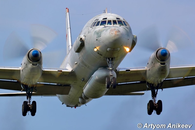 Máy bay trinh sát, giám sát chiến trường IL-20. Ảnh South Front