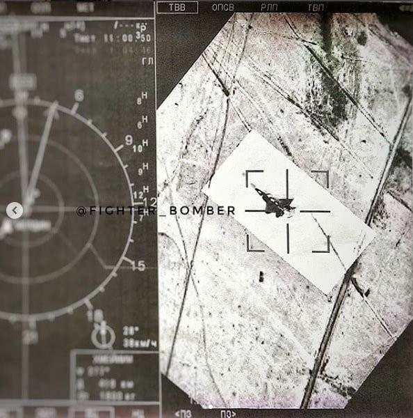 Bức ảnh Su-35S đánh chặn F-22 Raptor, đăng trên Istangram của phi công Nga. Ảnh Defence. Blog Bức ảnh Su-35S đánh chặn F-22 Raptor, đăng trên Istangram của phi công Nga. Ảnh Defence. Blog