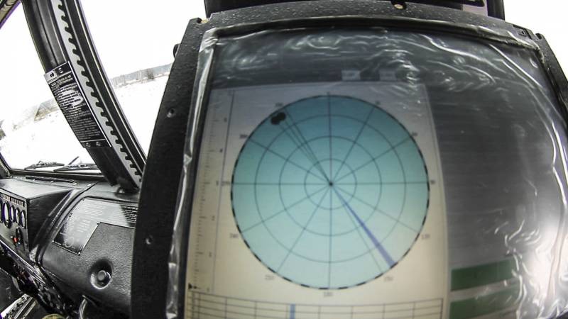 Phát hiện mục tiêu trên màn hình radar. Trong trường hợp khóa mục tiêu và tấn công gây nhiễu điện từ, màu xanh của mục tiêu sẽ chuyển thành màu đỏ. Ảnh Topwar