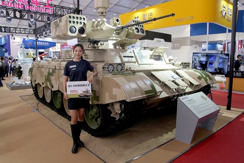 Xe yểm trợ tăng thiết giáp QN - 506 quân đội Trung Quốc. Ảnh: RG.