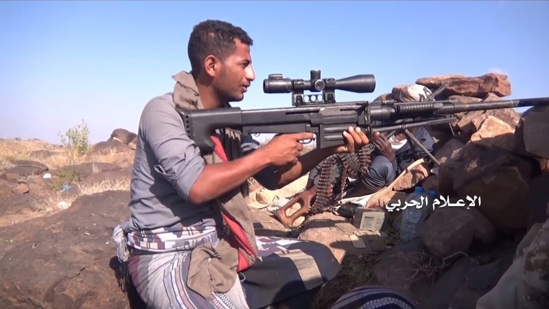 Chiến binh Houthi sử dụng súng bắn tỉa OSV-96 ở Yemen. Ảnh tài khoản Yemen Observer Chiến binh Houthi sử dụng súng bắn tỉa OSV-96 ở Yemen. Ảnh tài khoản Yemen Observer