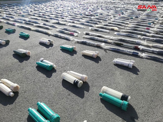 Các loại vũ khí đạn dược thu giữ được trên vùng ngoại ô Damascus. Ảnh SANA