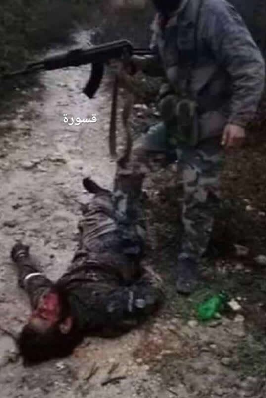 Những tay súng khủng bố người Chechnya bị tiêu diệt trên vùng nông thôn miền bắc Hama. Ảnh Al-Masdar News