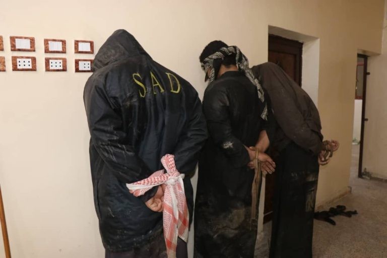 Lực lượng an ninh người Kurd truy quét khủng bố IS ở Deir Ezzor. Ảnh South Front Lực lượng an ninh người Kurd truy quét khủng bố IS ở Deir Ezzor. Ảnh South Front