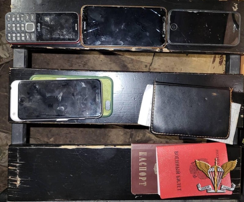 Đồ dùng cá nhân của những quân nhân Nga, bị vô hiệu hóa ở khu vực Donetsk, tháng 8/2022. Ảnh: Lực lượng tấn công đường không Ukraine. Đồ dùng cá nhân của những quân nhân Nga, bị vô hiệu hóa ở khu vực Donetsk, tháng 8/2022. Ảnh: Lực lượng tấn công đường không Ukraine.