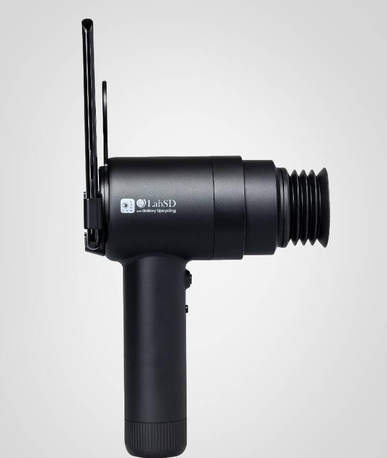 Samsung sử dụng những điện thoại Galaxy cũ để giúp phát hiện và chẩn đoán bệnh về mắt. Ảnh: Samsung.