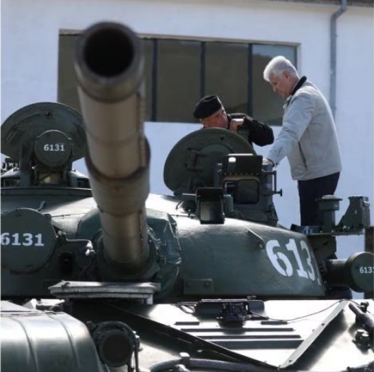 Xe tăng T-72 quân đội Bulgaria. Bộ quốc phòng Bulgaria. Xe tăng T-72 quân đội Bulgaria. Bộ quốc phòng Bulgaria.