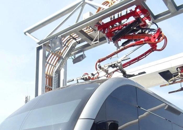 Hệ thống pantograph đảo ngược sạc nhanh cho xe buýt công cộng. Ảnh: Irizar Hệ thống pantograph đảo ngược sạc nhanh cho xe buýt công cộng. Ảnh: Irizar
