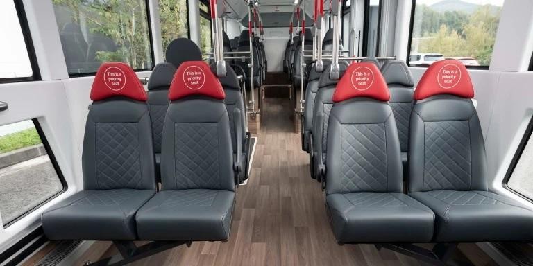 Nội thất của xe buýt điện sạc nhanh ở London. Ảnh Irizar Nội thất của xe buýt điện sạc nhanh ở London. Ảnh Irizar