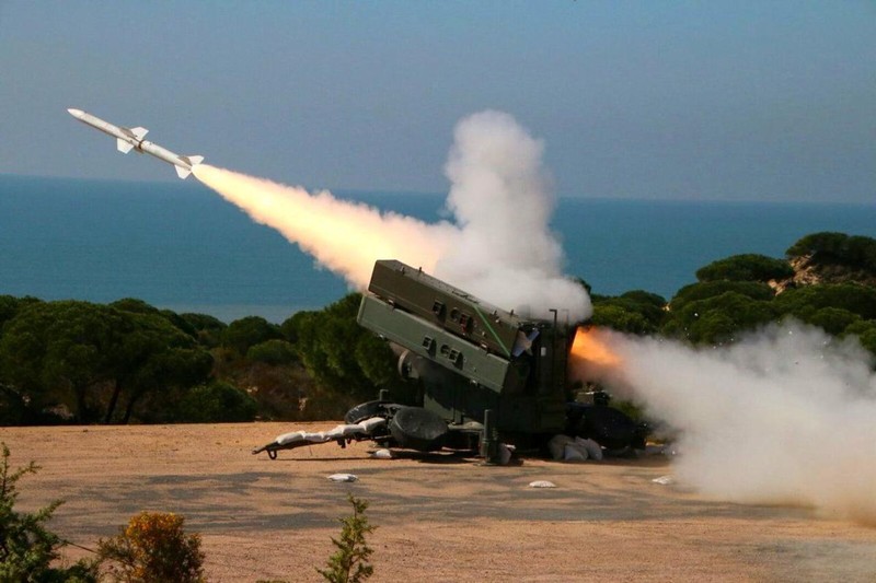 Hệ thống tên lửa phòng không Spada Aspide phóng đạn. Ảnh Military Ukraine.