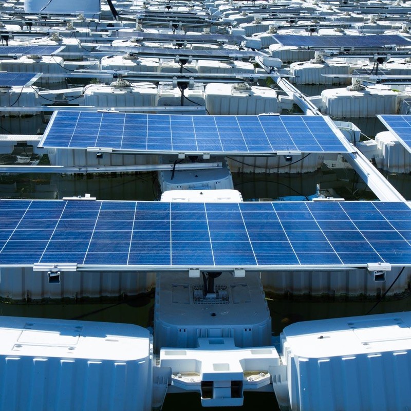 PROTEVS Single 360, tổ hợp module quay xung quanh 1 trục duy nhất. Ảnh SolarisFloat. PROTEVS Single 360, tổ hợp module quay xung quanh 1 trục duy nhất. Ảnh SolarisFloat.