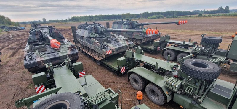 Pháo tự hành PZH 2000 của Ukraine được gửi đến Litva để sửa chữa, ngày 16/9/ 2022. Ảnh: Bộ Quốc phòng Litva Pháo tự hành PZH 2000 của Ukraine được gửi đến Litva để sửa chữa, ngày 16/9/ 2022. Ảnh: Bộ Quốc phòng Litva
