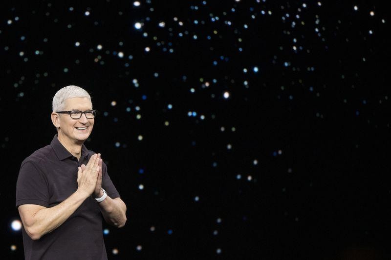 Tim Cook trong một sự kiện của Apple. Ảnh: Nic Coury/Bloomberg