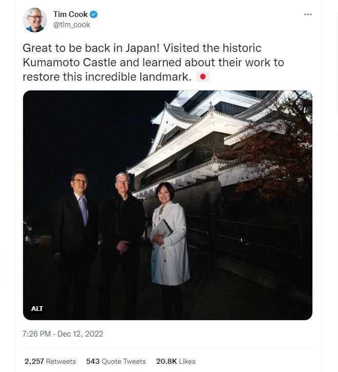 Thật tuyệt khi được trở lại Nhật Bản! Đến thăm Lâu đài Kumamoto lịch sử và tìm hiểu về công việc khôi phục địa danh đáng kinh ngạc này của người Nhật. CEO Tim Cook viết. Tài khoản Twitter Tim Cook.