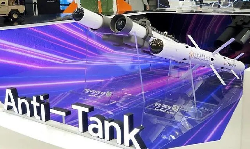 Tên lửa chống tăng có điều khiển (ATGM) không đối đất TAipers (Cheongeom). Ảnh DAPA Tên lửa chống tăng có điều khiển (ATGM) không đối đất TAipers (Cheongeom). Ảnh DAPA