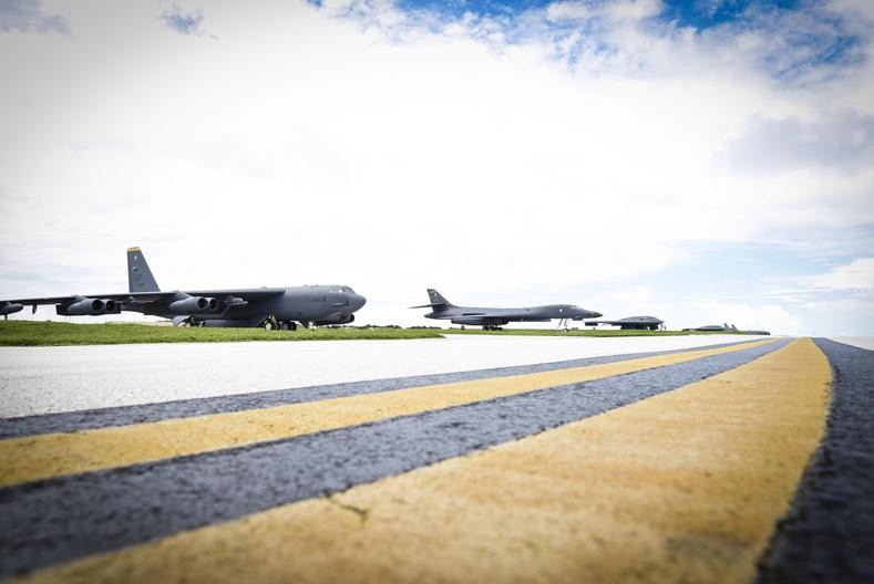 Ngày 11/8/2016, máy bay ném bom chiến lược B-52H, máy bay ném bom chiến lược siêu âm B-1B và máy bay ném bom chiến lược tàng hình B-2A đã tập kết ở căn cứ Guam. Ảnh: Người quan sát, Trung Quốc,