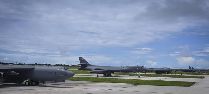 Ngày 11/8/2016, máy bay ném bom chiến lược B-52H, máy bay ném bom chiến lược siêu âm B-1B và máy bay ném bom chiến lược tàng hình B-2A đã tập kết ở căn cứ Guam. Ảnh: Người quan sát, Trung Quốc,