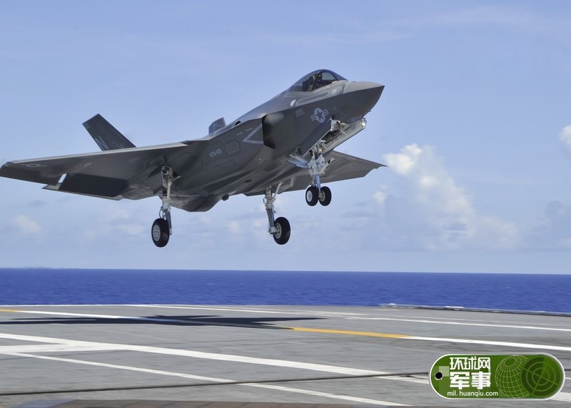 Máy bay chiến đấu tàng hình F-35C cất hạ cánh trên tàu sân bay USS George Washington CVN 73 ngày 15/8/2016. Ảnh: Thời báo Hoàn Cầu, Trung Quốc.