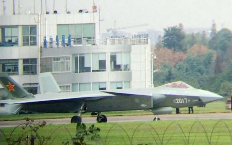 Máy bay chiến đấu J-20 Trung Quốc