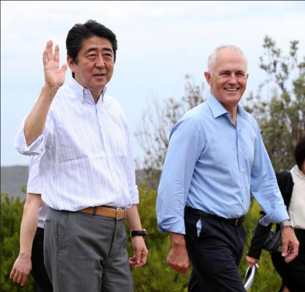 Thủ tướng Shinzo Abe thăm Australia. Ảnh: KTBS