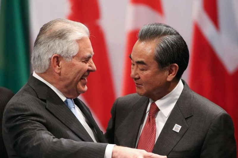 Ngày 17 tháng 2 năm 2017, Ngoại trưởng Mỹ Rex Tillerson gặp gỡ Bộ trưởng Ngoại giao Trung Quốc Vương Nghị bên lề hội nghị G20. Ảnh: South China Morning Post