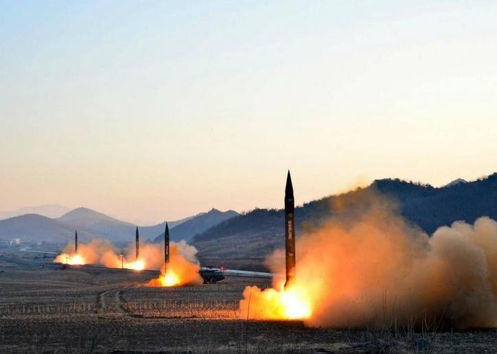 Triều Tiên phóng tên lửa đạn đạo tầm trung. Ảnh: US News & World Report