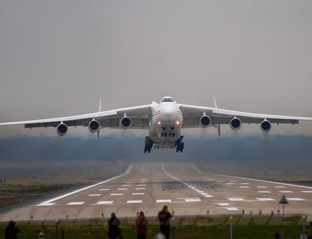 Máy bay vận tải An-225 là máy bay vận tải lớn nhất thế giới. Ảnh: Thời báo Hoàn Cầu.