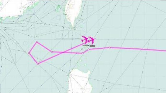 Hai máy bay ném bom B-52H trên Biển Đông trong tháng 4/2018. Ảnh: Sina. Hai máy bay ném bom B-52H trên Biển Đông trong tháng 4/2018. Ảnh: Sina.