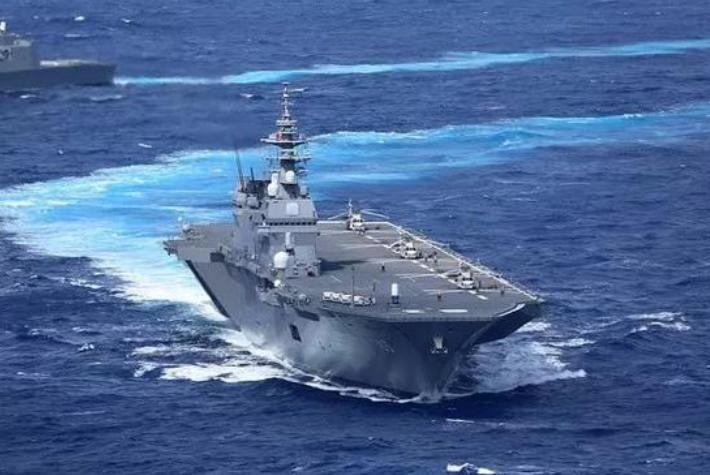 Tàu sân bay trực thăng lớp Izumo Nhật Bản có thể cải tạo thành tàu sân bay hạng nhẹ. Ảnh: Sina. Tàu sân bay trực thăng lớp Izumo Nhật Bản có thể cải tạo thành tàu sân bay hạng nhẹ. Ảnh: Sina.