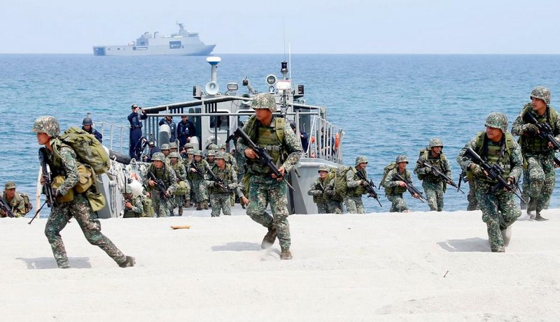 Tháng 5/2018, quân đội Philippines và Mỹ tiến hành tập trận đổ bộ. Ảnh: AP. Tháng 5/2018, quân đội Philippines và Mỹ tiến hành tập trận đổ bộ. Ảnh: AP.