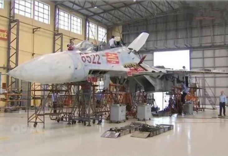 Máy bay chiến đấu Su-30MK2V Việt Nam được tiến hành đại tu. Ảnh: Sina. Máy bay chiến đấu Su-30MK2V Việt Nam được tiến hành đại tu. Ảnh: Sina.