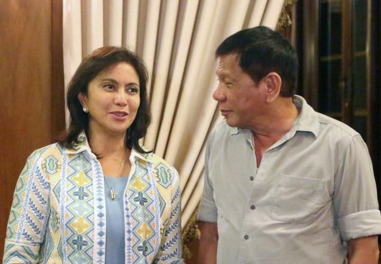 Phó Tổng thống Leni Robredo và Tổng thống Rodrigo Duterte của Philippines. Ảnh: AP.