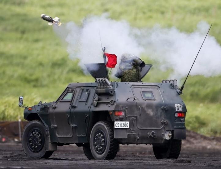 Lực lượng phòng vệ mặt đất Nhật Bản tiến hành tập trận bắn đạn thật. Ảnh: Cankao. Lực lượng phòng vệ mặt đất Nhật Bản tiến hành tập trận bắn đạn thật. Ảnh: Cankao.