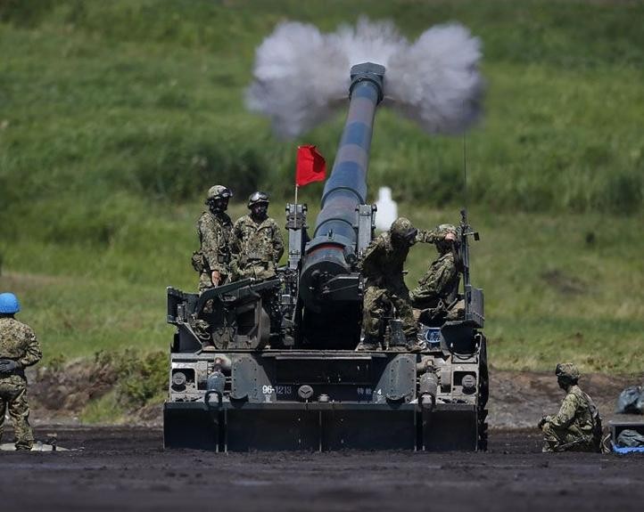 Lực lượng phòng vệ mặt đất Nhật Bản tiến hành tập trận bắn đạn thật. Ảnh: Cankao. Lực lượng phòng vệ mặt đất Nhật Bản tiến hành tập trận bắn đạn thật. Ảnh: Cankao.