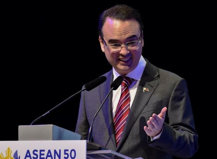 Ngoại trưởng Philippines Alan Peter Cayetano. Ảnh: AP.