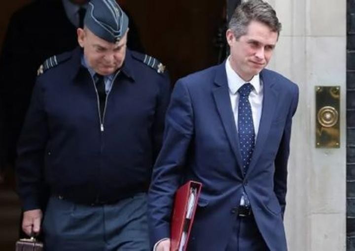 Bộ trưởng Quốc phòng Anh Gavin Williamson luôn muốn can thiệp vào vấn đề Biển Đông. Ảnh: People. Bộ trưởng Quốc phòng Anh Gavin Williamson luôn muốn can thiệp vào vấn đề Biển Đông. Ảnh: People.