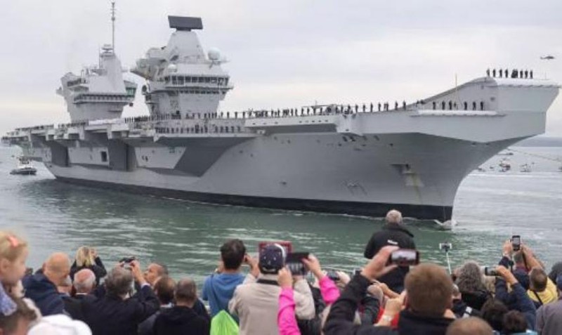 Tàu sân bay HMS Queen Elizabeth của hải quân Anh. Ảnh: People. Tàu sân bay HMS Queen Elizabeth của hải quân Anh. Ảnh: People.