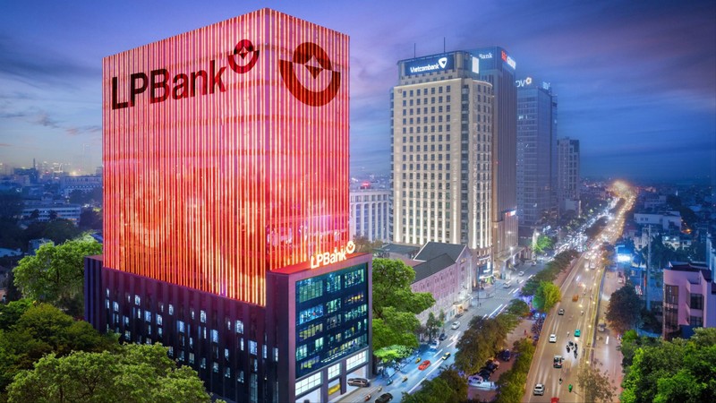 Trụ sở Ngân hàng TMCP Lộc Phát Việt Nam (LPBank) tại 210 đường Trần Quang Khải, Hoàn Kiếm, Hà Nội.