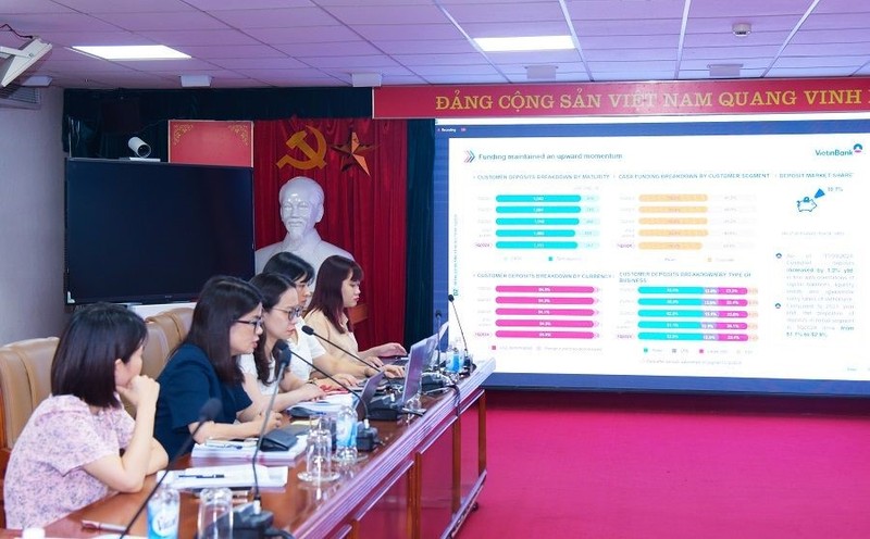 Lãnh đạo VietinBank thảo luận với CĐ và NĐT tại Hội nghị cập nhật KQKD vtb2.jpg
