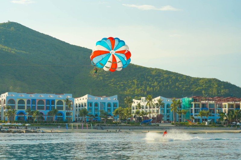 Dù lươn, lặn ngắm san hô, moto nước,… là những hoạt động thể thao biển được duy khách yêu thích khi ghé thăm Libera Nha Trang 2 (4).jpg