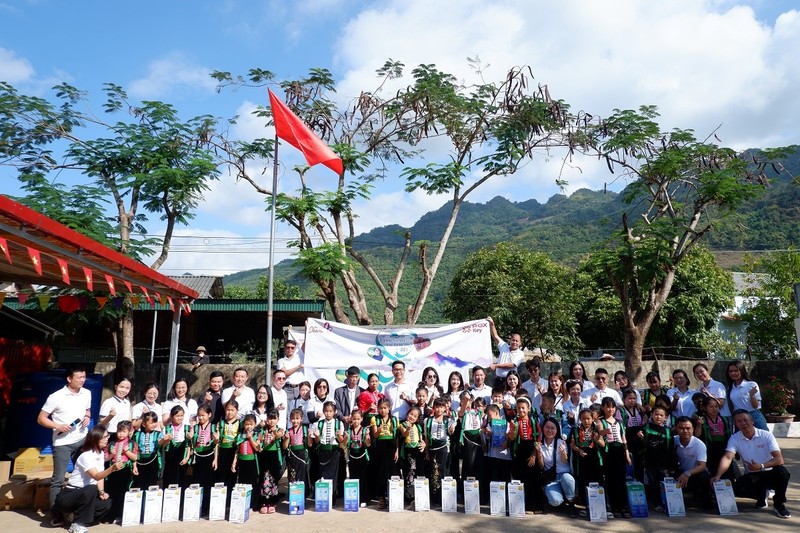 ROX Share mang yêu thương tới điểm trường Chiềng Ban. Ảnh 1 (2).jpg